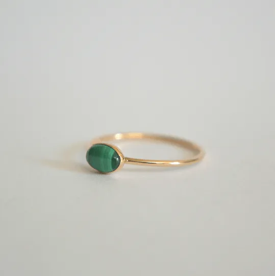 14k Oval Malachite Ring