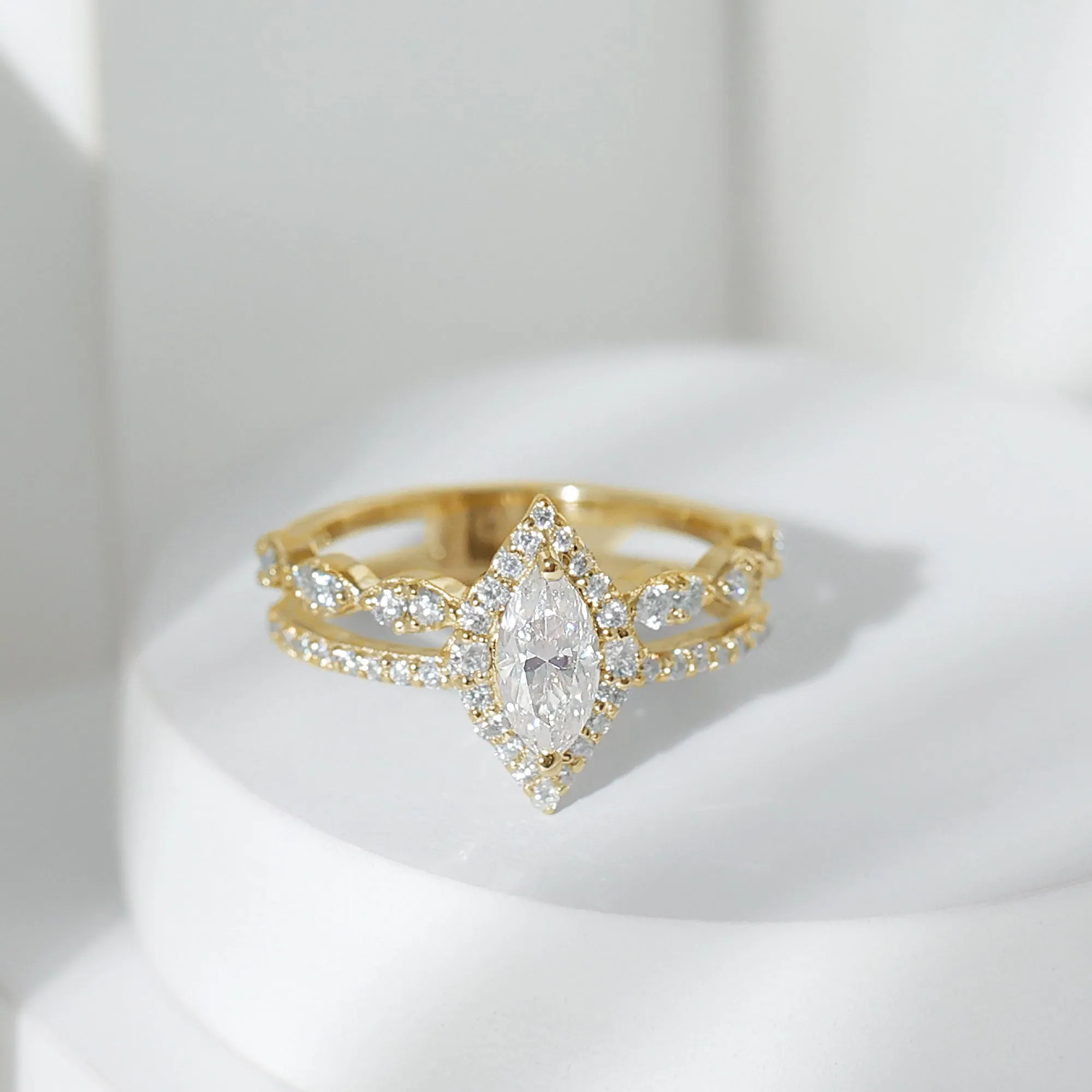 1.75 Ct Vintage Halo Moissanite Double Band Engagement Ring