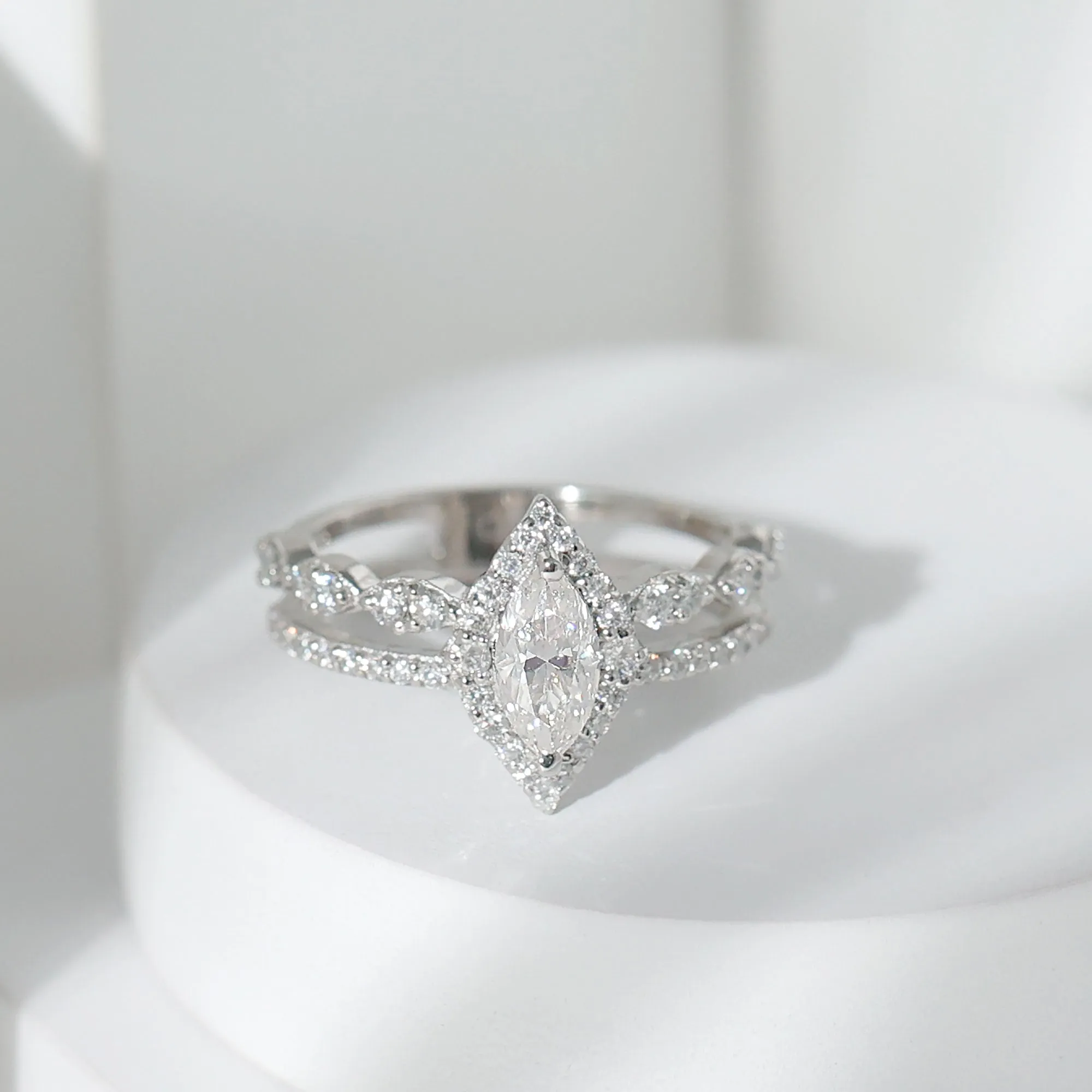 1.75 Ct Vintage Halo Moissanite Double Band Engagement Ring