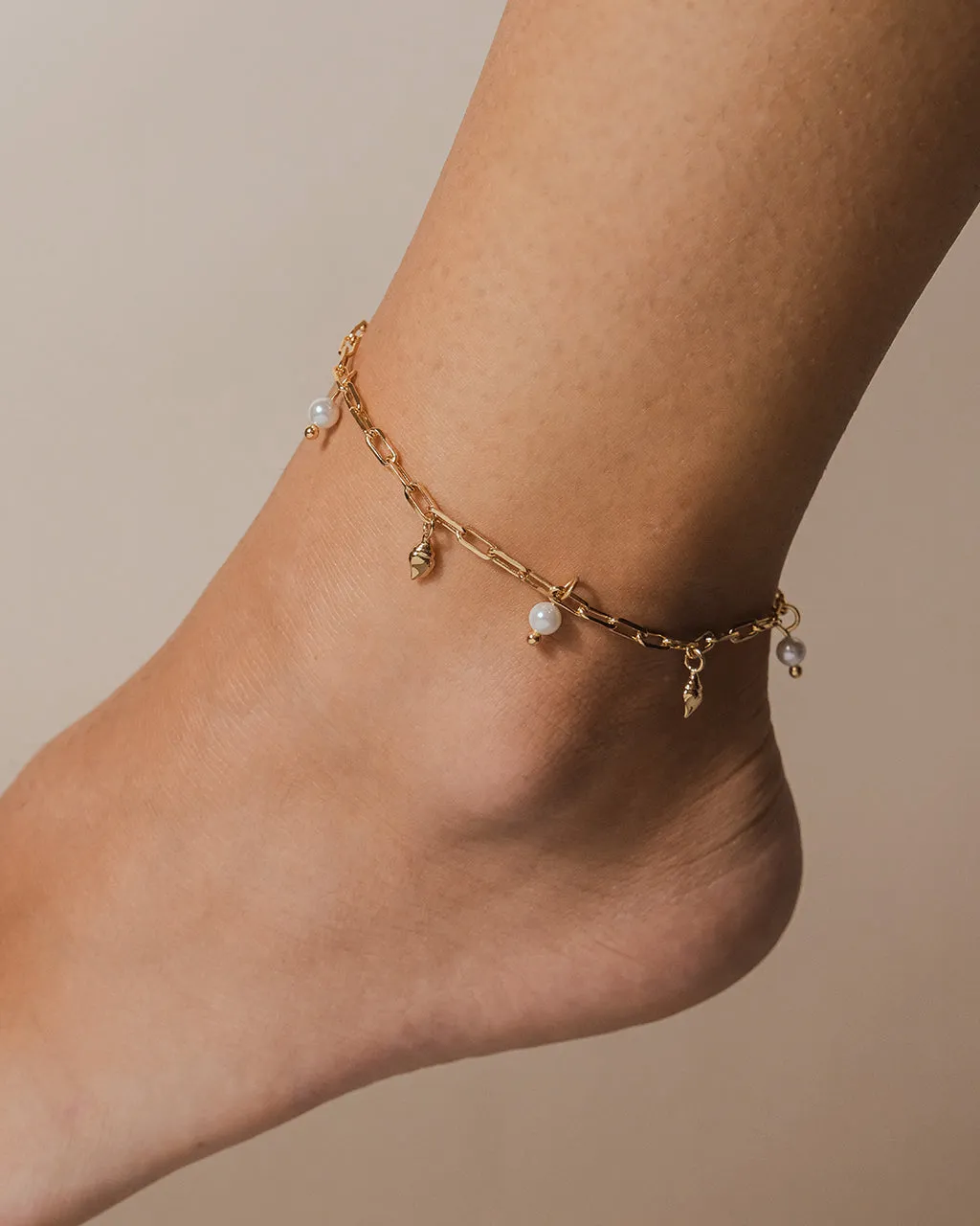 Beverly Pearl Shell Charm Anklet