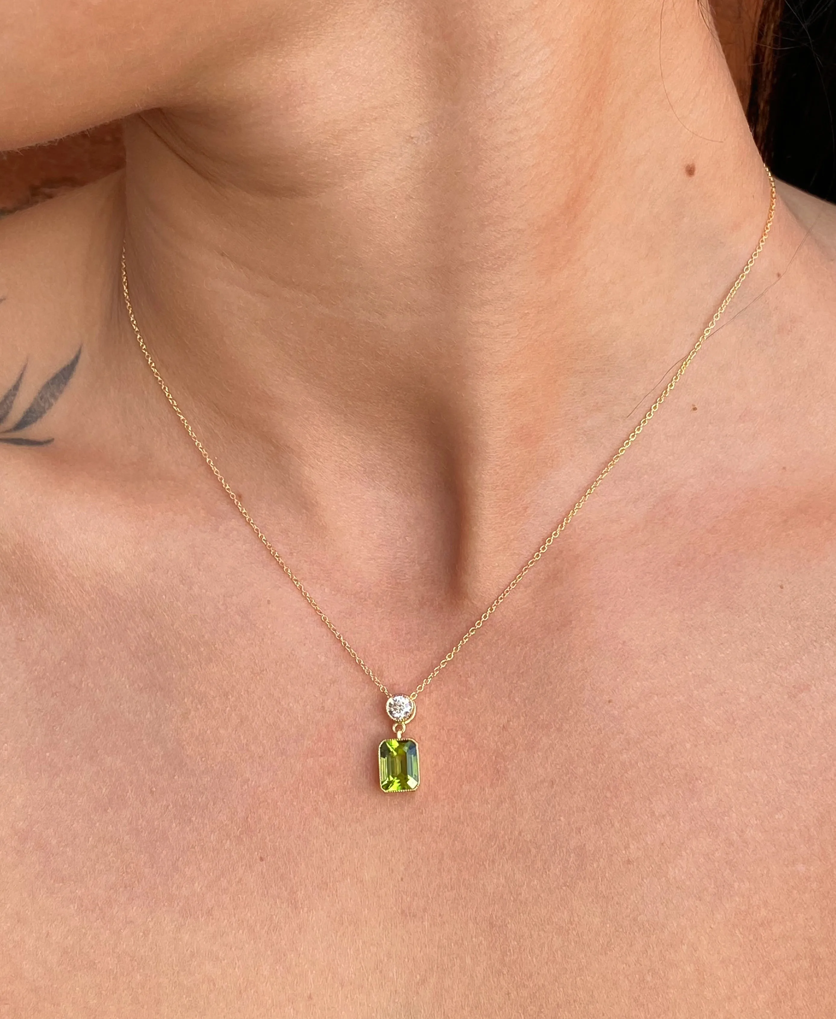 Peridot and Diamond Pendant 18ct Yellow Gold 0.30ct   1.75ct