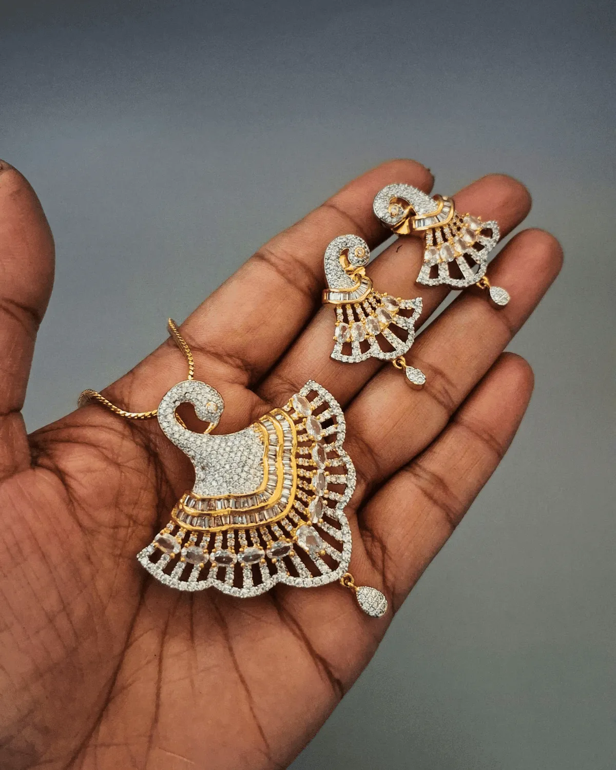Zevarly Luminous Peacock Pendant Set