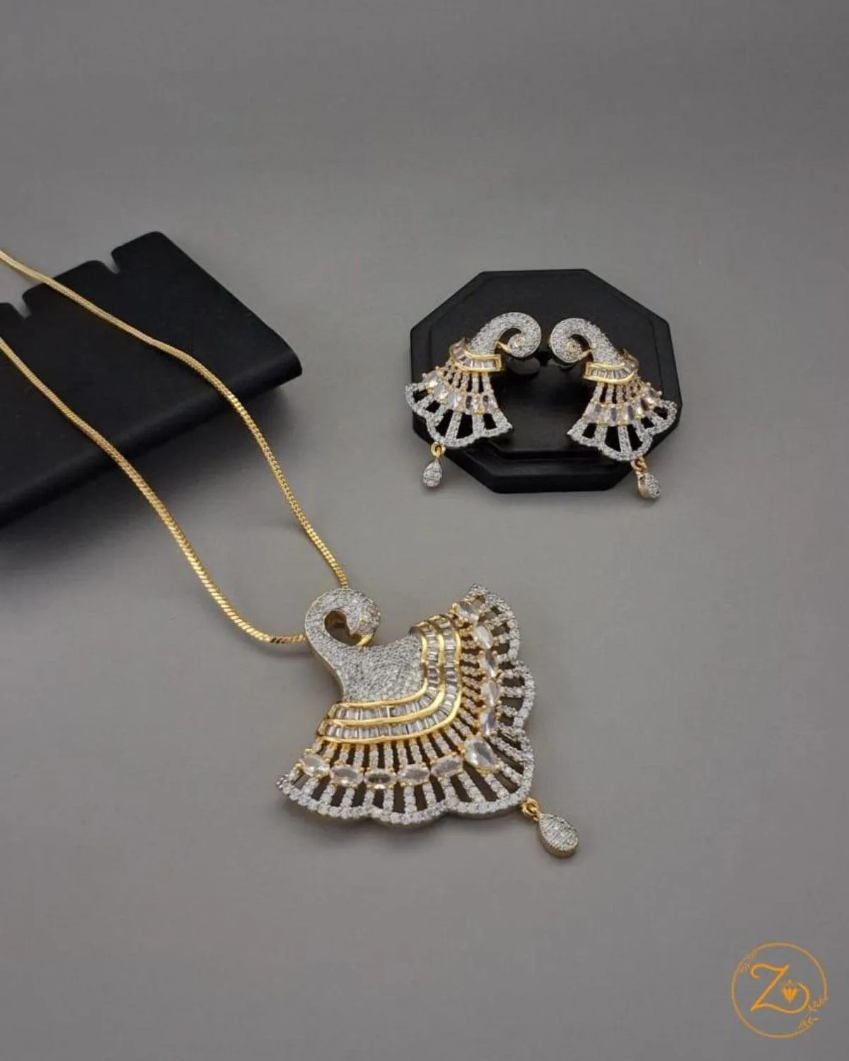Zevarly Luminous Peacock Pendant Set